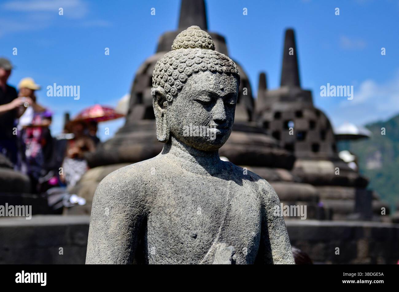 Antike buddhistische Stupas im Borobudur-Denkmal Stockfoto