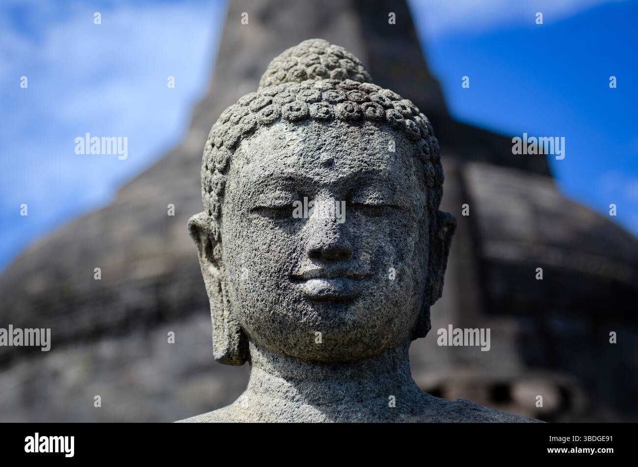 Antike buddhistische Stupas im Borobudur-Denkmal Stockfoto
