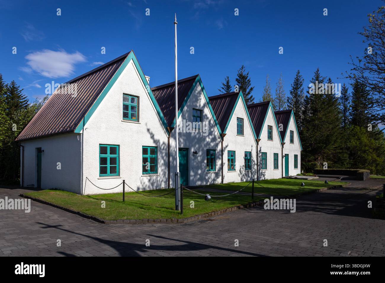 Das Thingvellir House (Königshaus), Sommerresidenz des Ministerpräsidenten von Island, traditionelle isländische Architektur mit Giebeldächern. Stockfoto