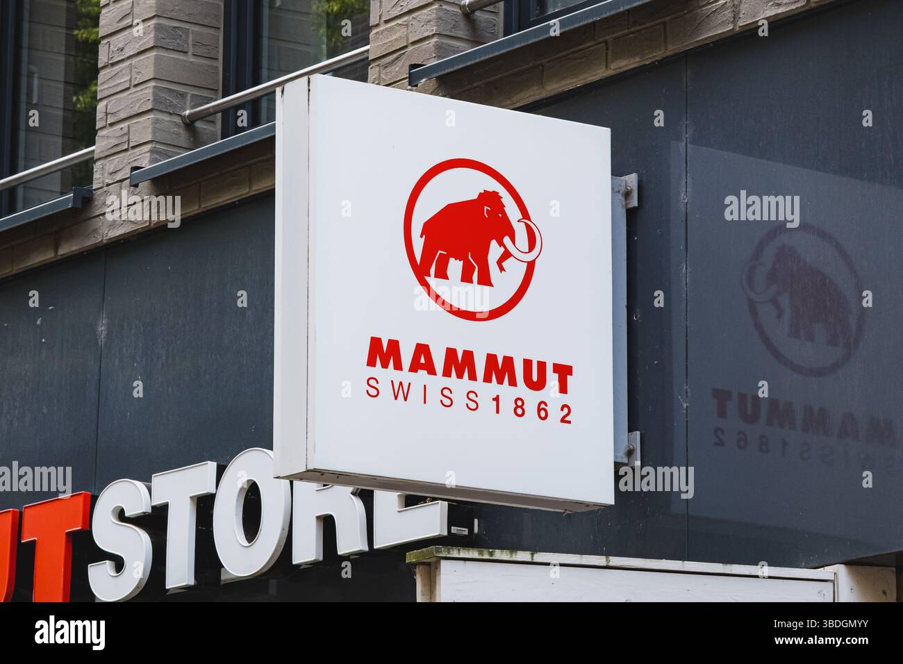 Mammut Outdoor Gear Store Logo an der Seite eines Ladengebäudes Stockfoto