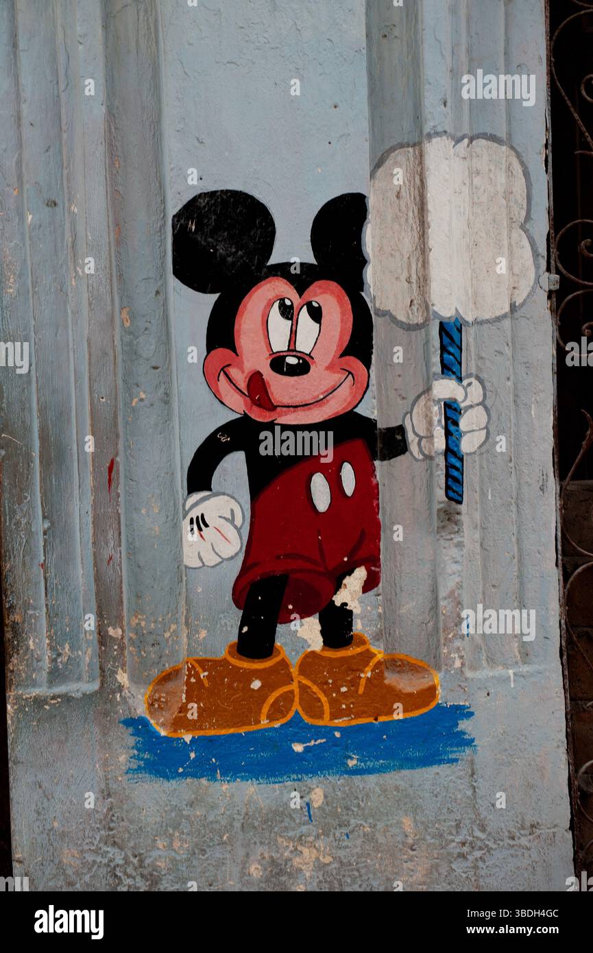 Wandgemälde von Micky Maus an einer Straßenwand in Havanna, Kuba. Stockfoto Wandgemälde von Micky Maus an einer Straßenwand in Havanna, Kuba. Stockfoto