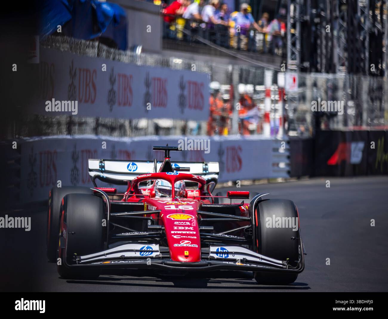 Fürstentum Monaco, Monaco. Mai 2025. Charles Leclerc n.16 (Scuderia Ferrari HP) fuhr während des Freien Trainings 3 des F1 Tag Heuer Grand Prix de Monaco am 24. Mai 2025 in Monte Carlo, Monaco. (Foto: Daniele Marangoni/SIPA USA) Credit: SIPA USA/Alamy Live News Stockfoto