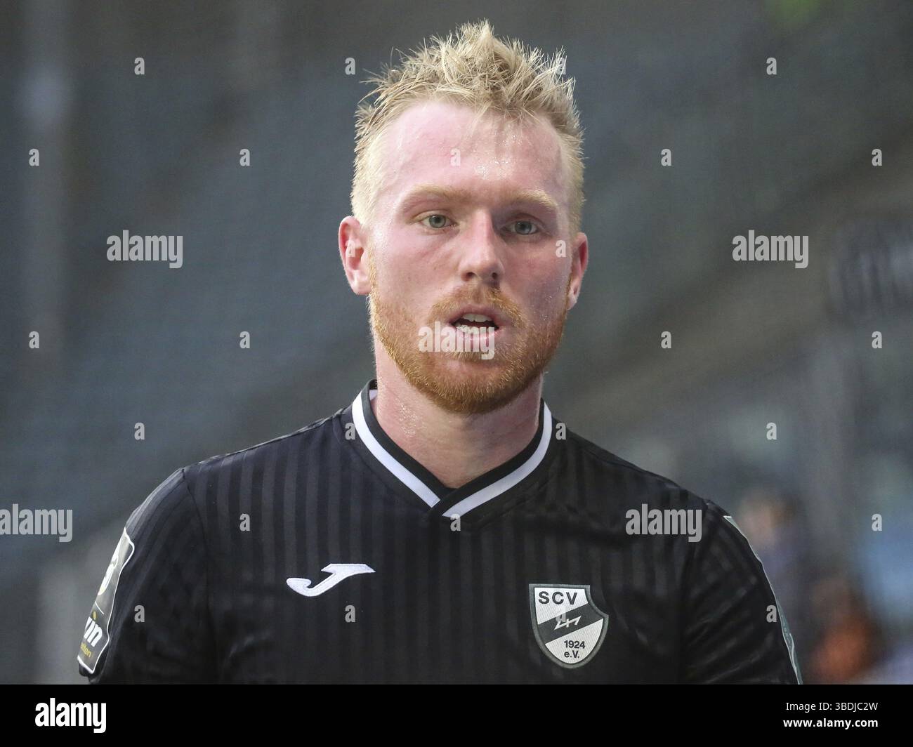 Ron Berlinski SC Verl im 1. Spiel. FC Magdeburg gegen SC Verl DFB Fussball 15.Spieltag 3.Liga Saison 2021-2022 am 07.11.2021 in der MDCC-Arena Magdeburg Stockfoto