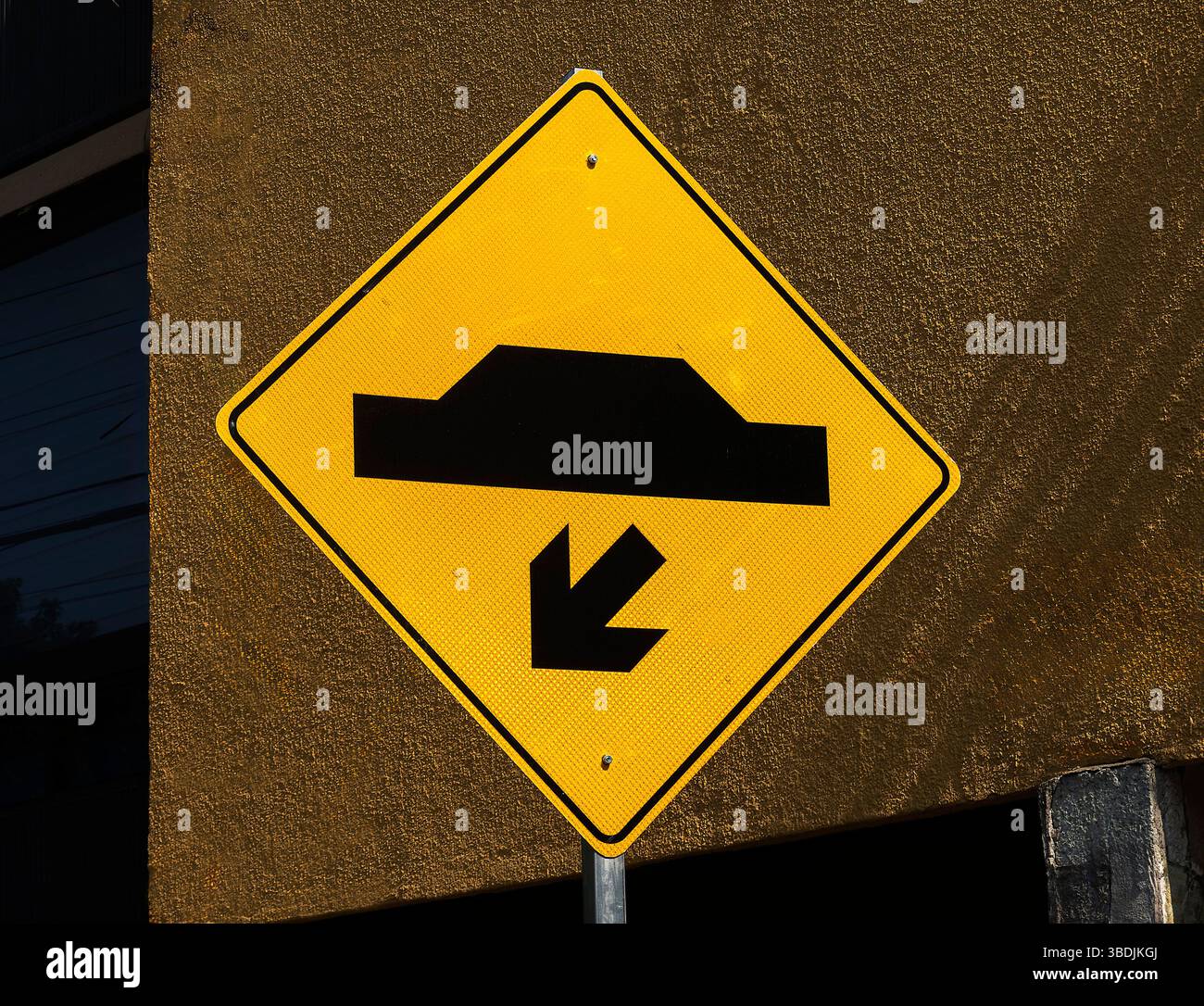 Warnschild für Geschwindigkeitsschwellen Stockfoto