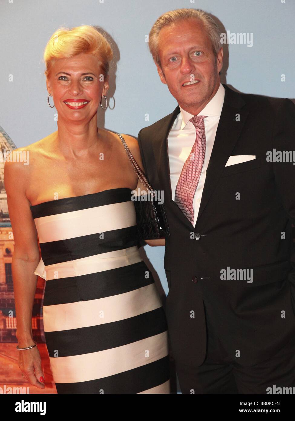 Deutscher Immobilienunternehmer Steffen Goepel mit seiner Frau Lorita Initiatorin und Organisatorin beim 8. GRK Golf Charity Masters 2015 Leipzig Stockfoto