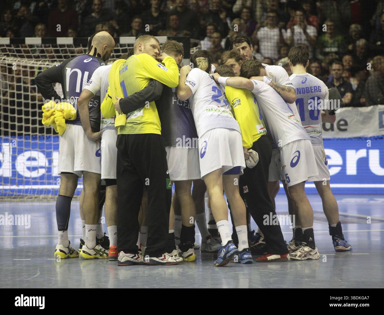 Team-Meeting HSV Handball im Spiel SC Magdeburg-HSV Handball 29. Spieltag Bundesliga Saison 13/14 Stockfoto