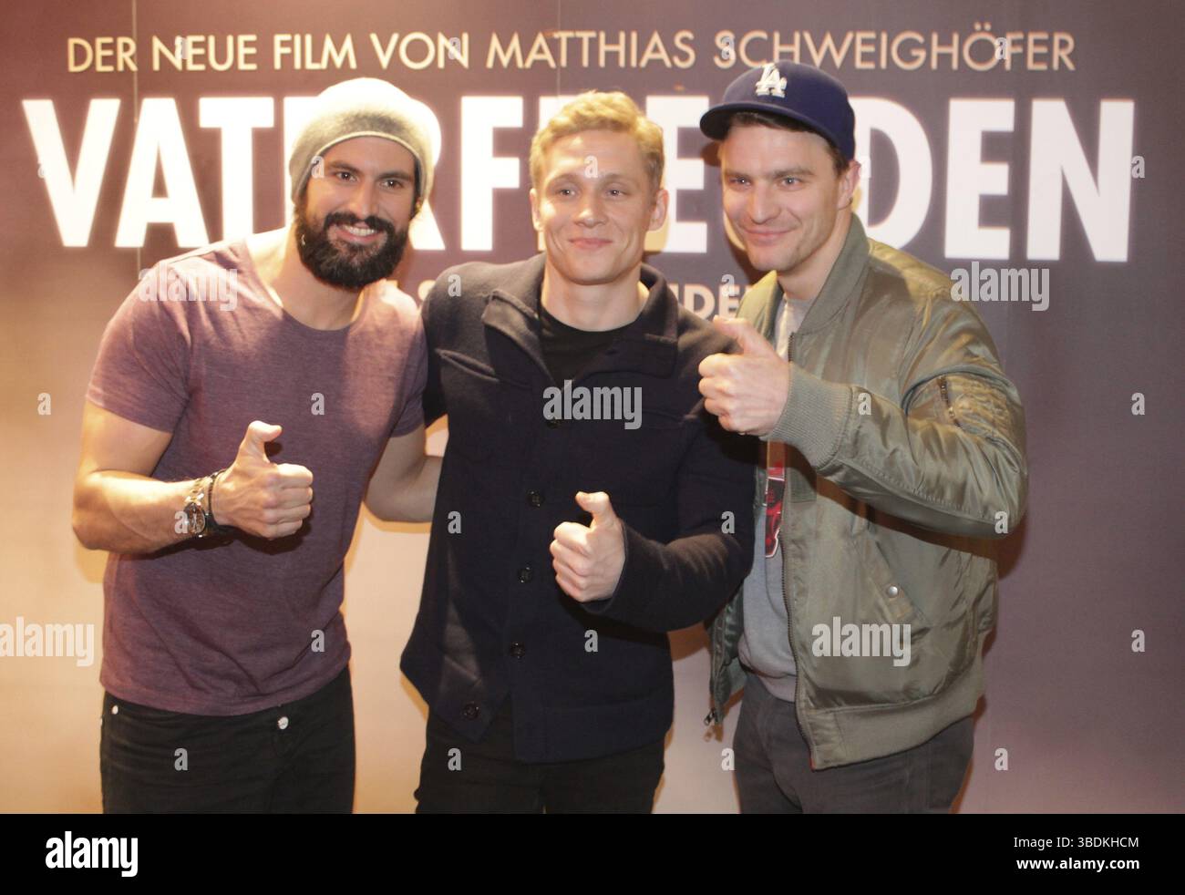 Matthias Schweighoefer, Tom Beck, Friedrich Langhörner fliegen bei der Premiere von Stockfoto