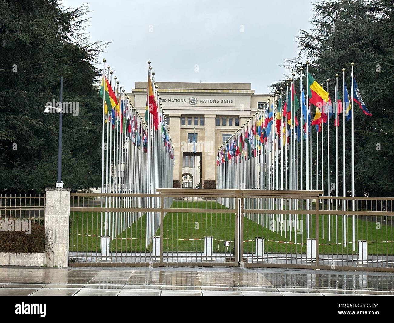 Genf, Schweiz - 13. Januar 2023: Gebäude der Vereinten Nationen in Genf. Dies ist eines der vier großen Büros der Vereinten Nationen. Stockfoto
