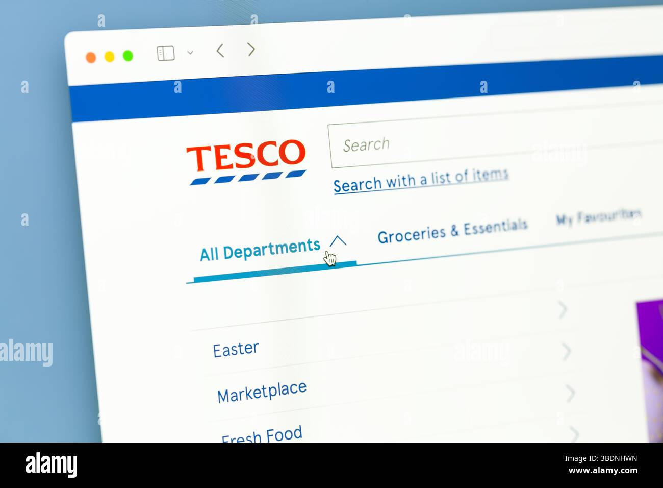 Ostersund, Schweden - 13. April 2023: Tesco Website on a Computer Screen.Tesco ist ein britischer multinationaler Lebensmittel- und Handelshändler. Stockfoto Ostersund, Schweden - 13. April 2023: Tesco Website on a Computer Screen.Tesco ist ein britischer multinationaler Lebensmittel- und Handelshändler. Stockfoto