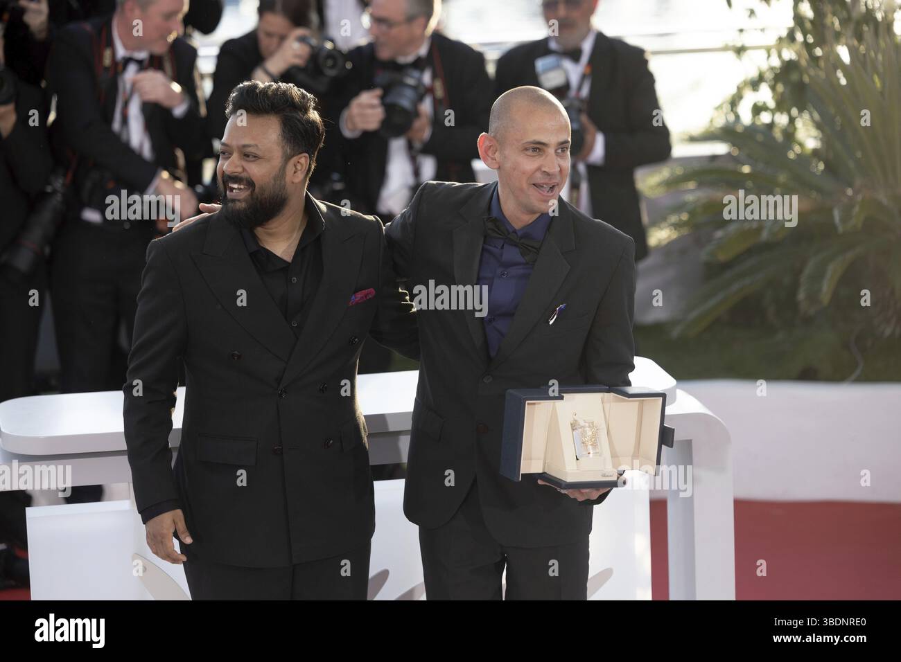 Cannes, Frankreich - 24.5,2024: Adnan Al Rajeev und Tawfeek Barhom, Gewinner des Kurzfilmpreises für den Film - I'm Good You're Dead Now - während des ph-werts Stockfoto