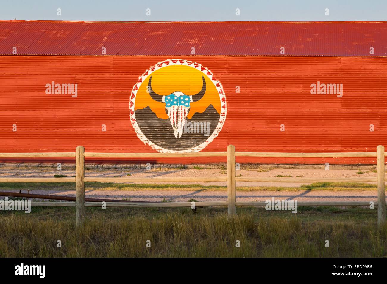 Schild auf der Scheune auf der Terry Bison Ranch für ihre Wyoming School of Horseshoeing in der Nähe von Cheyenne, Wyoming Stockfoto