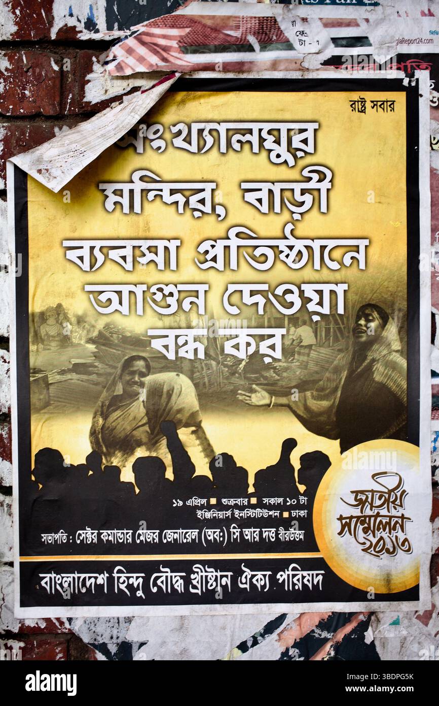 Poster des Hindu Buddhist Christian Unity Council in Bangladesch, das die Beendigung von Brandanschlägen auf Häuser und Tempel von Minderheiten fordert. Stockfoto