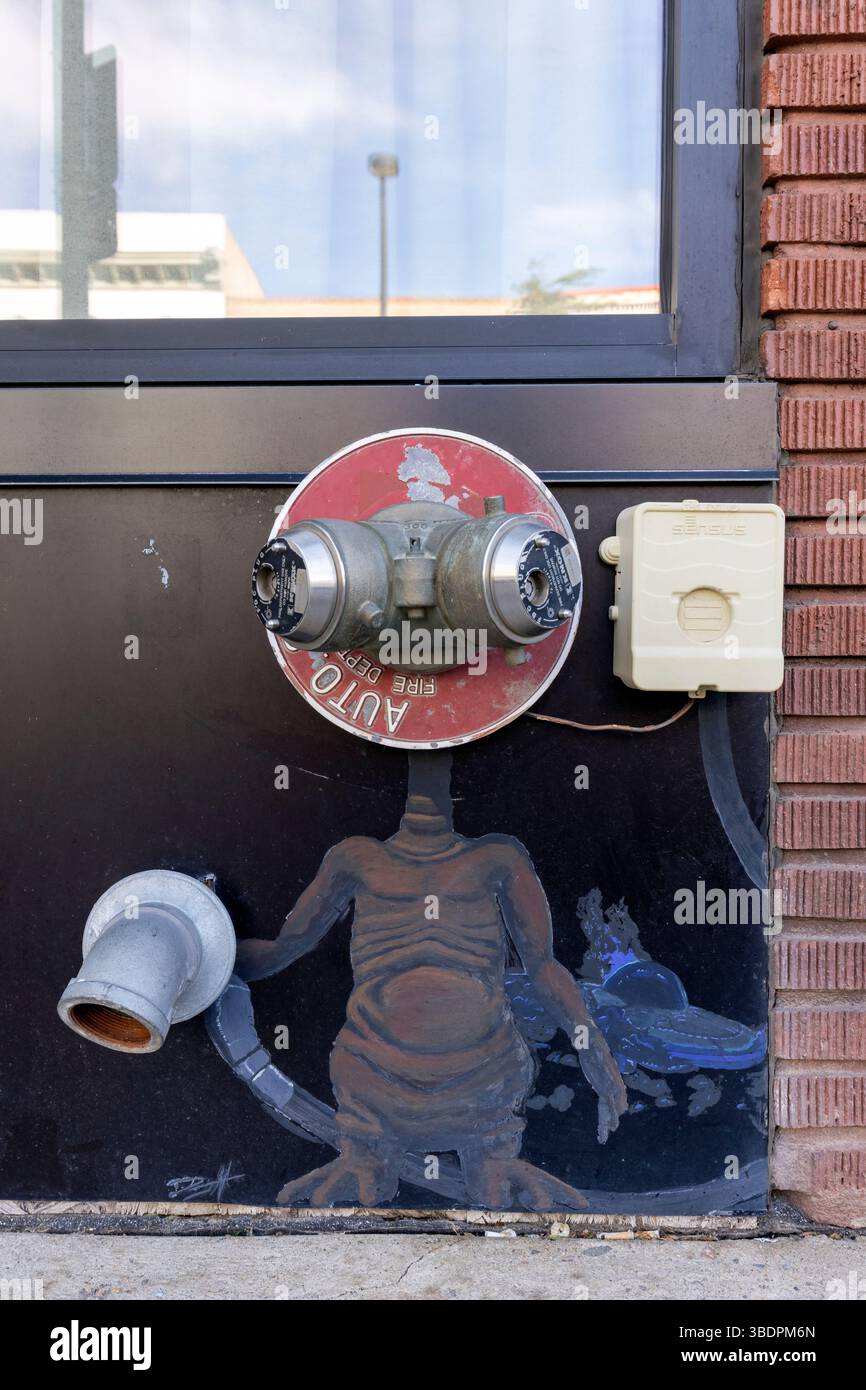 „Taneling Encounters“ von Daniel Morrison, Teil des 2022 itty Bitty Art Project – Golden, Colorado, USA Stockfoto
