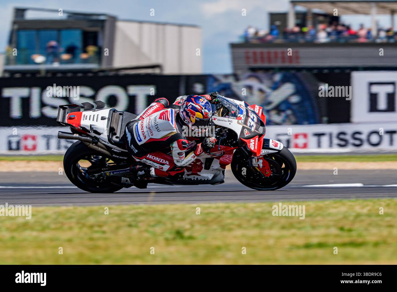 TOWCESTER, VEREINIGTES KÖNIGREICH. 25. Mai: Somkiat Chantra (#sc35, Thailand) von LRC Honda Action beim MotoGP-Rennen am Sonntag während des Tissot Grand Prix des Vereinigten Königreichs 2025 auf dem Silverstone Circuit am Samstag, den 25. Mai 2024 in TOWCESTER, ENGLAND. Quelle: Taka G Wu/Alamy Live News Stockfoto