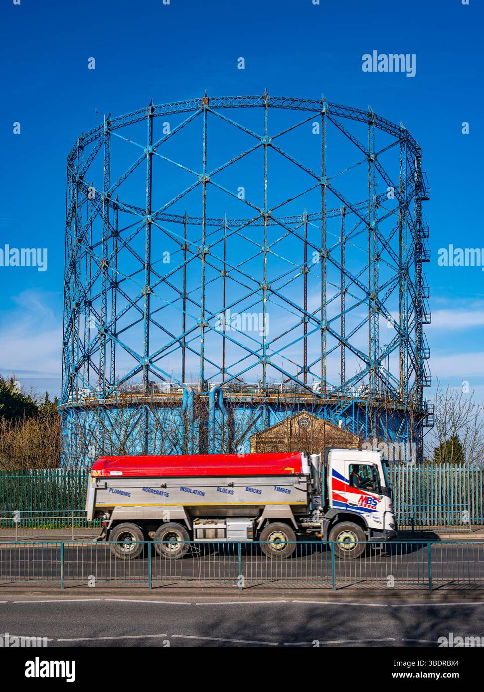 Gasometer in der ehemaligen SGN-Gasfabrik in der Nähe des Strand in Gillingham, die bald abgebaut werden soll. Stockfoto