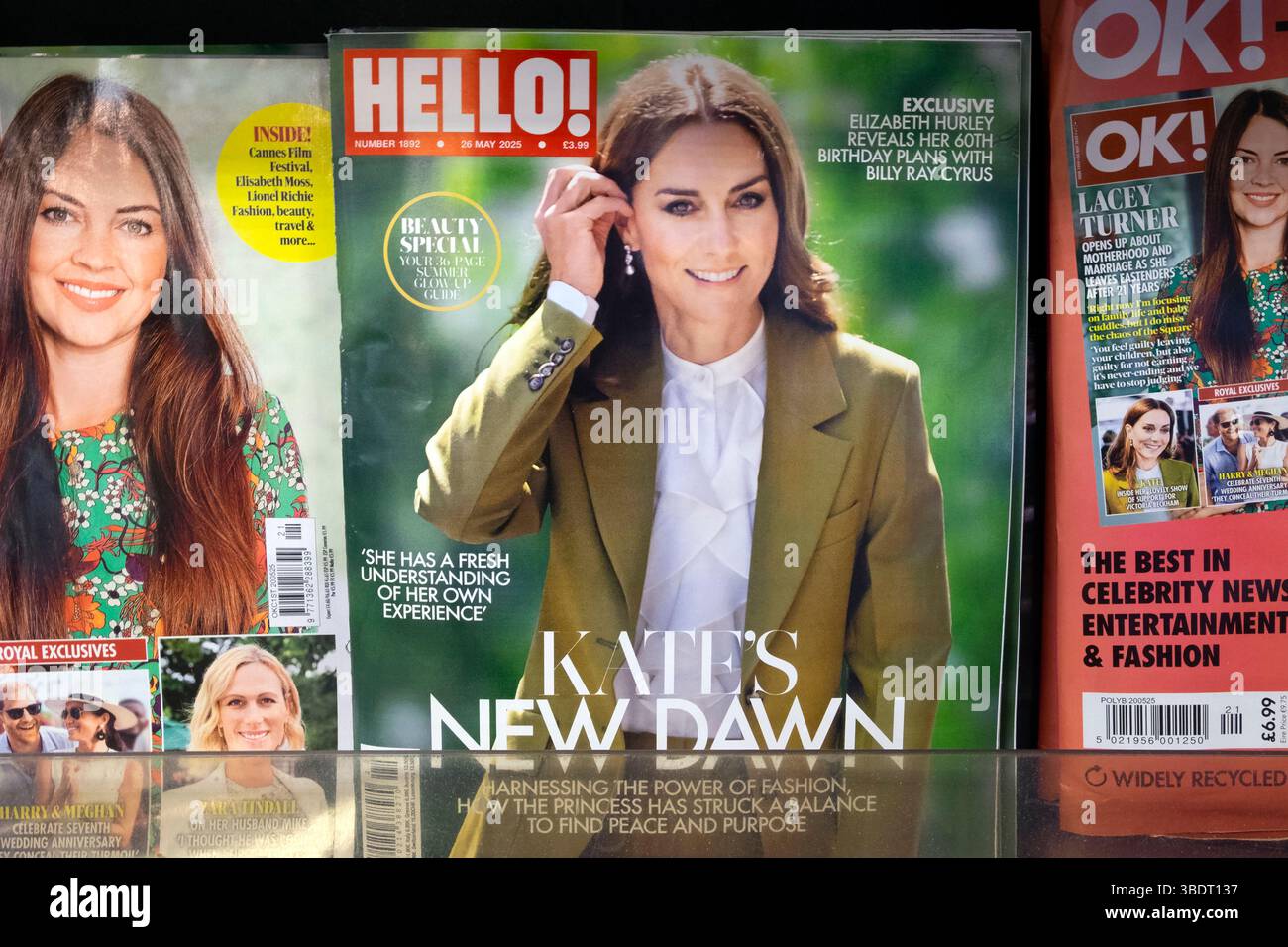 „Kate's New Dawn“ HALLO! Titelzeile Prinzessin Kate Middleton Porträt am Mai 2025 Titelseite London England UK KATHY DEWITT Stockfoto