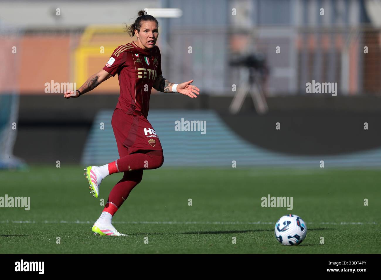 Como, Italien. Mai 2025. Elena Linari von AS Roma während des Endspiels Juventus vs AS Roma Coppa Italia im Stadio Giuseppe Sinigaglia, Como. Der Bildnachweis sollte lauten: Jonathan Moscrop/Sportimage Credit: Sportimage Ltd/Alamy Live News Stockfoto