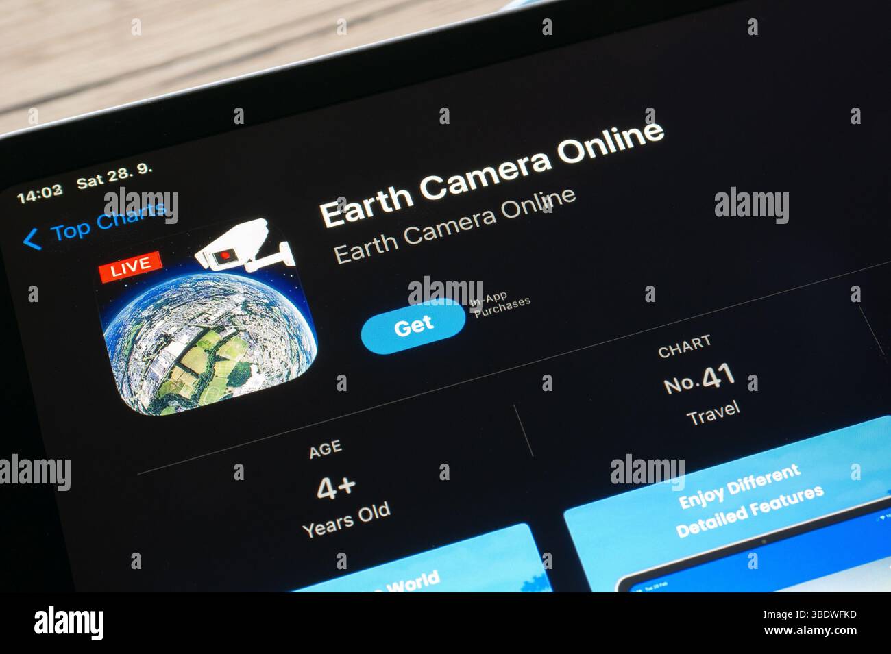 OSTRAVA, TSCHECHIEN – 28. SEPTEMBER 2024: Apple App Store mit Earth Camera Online Mobile App mit Live-Webcams Stockfoto