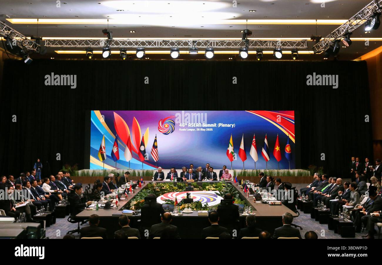 Kuala Lumpur. Mai 2025. Dieses Foto vom 26. Mai 2025 zeigt die Eröffnungszeremonie der Plenarsitzung des 46. Gipfels der Vereinigung südostasiatischer Nationen (ASEAN) in Kuala Lumpur, Malaysia. Der 46. ASEAN-Gipfel hat hier am Montag in der Hauptstadt Malaysias seinen Anfang genommen, wobei eine größere regionale Integration und Widerstandsfähigkeit gegen Handels- und Wirtschaftsstörungen ganz oben auf der Tagesordnung standen. Quelle: Ma Ping/Xinhua/Alamy Live News Stockfoto