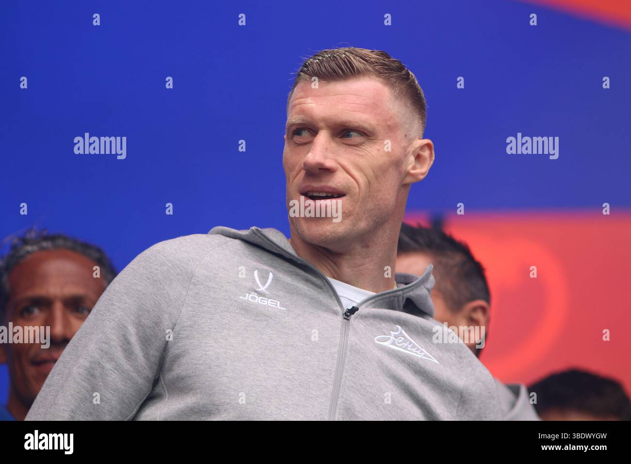 Pavel Pogrebnyak anlässlich der Feier des 100. Jahrestages des FC Zenit im Hafen von Sevkabel in St. Petersburg, Russland. Die Fußballspieler nahmen an den Feierlichkeiten zum 100. Jahrestag des FC Zenit im Hafen von Sevkabel in St. Petersburg Teil. Bei der Veranstaltung wurden Live-Auftritte, Fanaktivitäten und öffentliche Auftritte von Vereinslegenden veranstaltet, um ein Jahrhundert der Geschichte und Errungenschaften des Fußballclubs zu feiern. (Foto: Maksim Konstantinov / SOPA Images/SIPA USA) Stockfoto