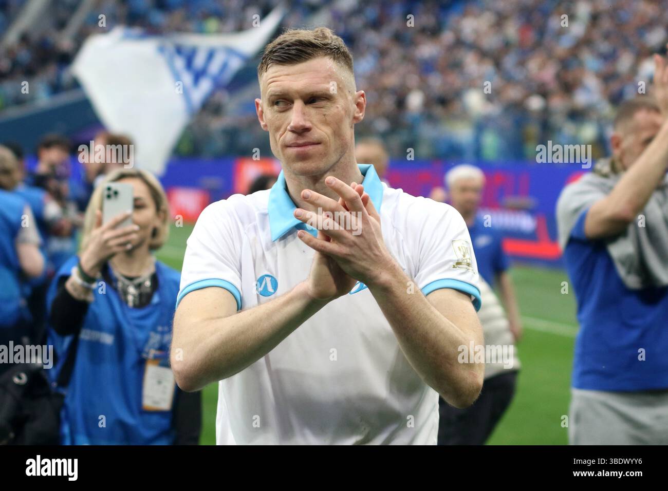 Sankt Petersburg, Russland. Mai 2025. Pavel Pogrebnyak (8) von Zenit Leningrad wurde während des Legends Matches zu Ehren des 100. Jubiläums von Zenit St. Petersburg und Zenit Leningrad gesehen. Endpunktzahl: Zenit St. Petersburg 3:1 Zenit Leningrad. (Foto: Maksim Konstantinov/SOPA Images/SIPA USA) Credit: SIPA USA/Alamy Live News Stockfoto