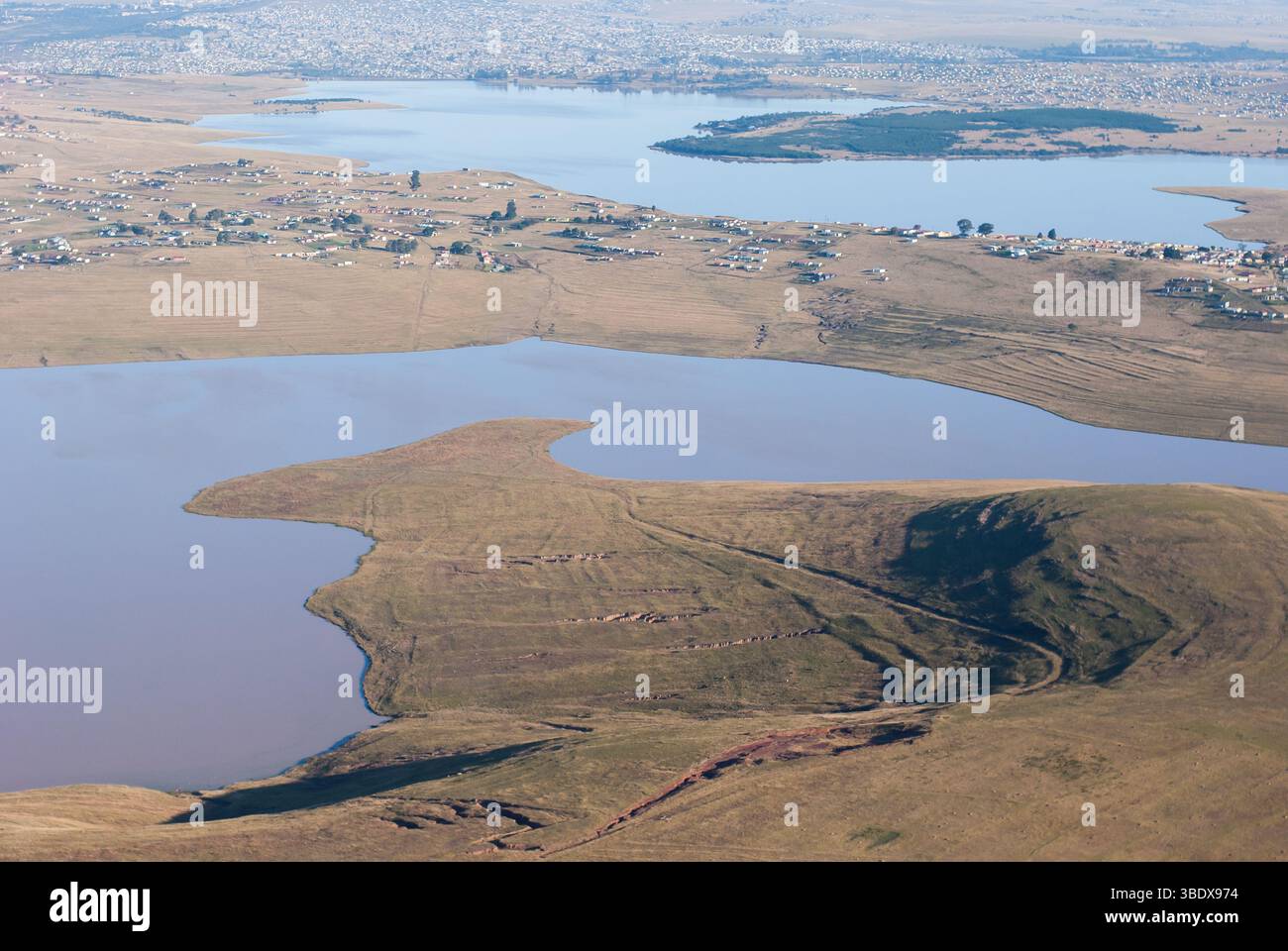 Der Mthatha Dam ist ein Erddamm am Mthatha River in der Nähe von Mthatha, Eastern Cape Province. Stockfoto