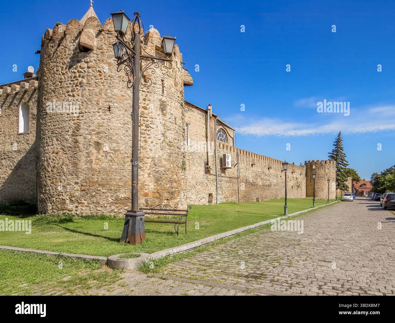 Svetitskhoveli Kathedrale in Mzcheta, Georgien. Die majestätische Svetitskhoveli-Kathedrale, ein Meisterwerk der georgisch-orthodoxen Architektur. Stockfoto