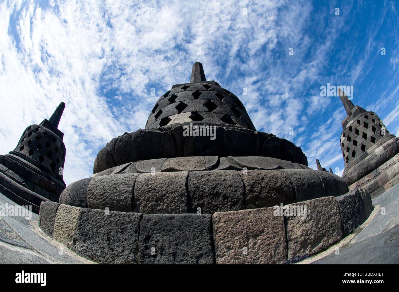Antike buddhistische Stupas im Borobudur-Denkmal Stockfoto