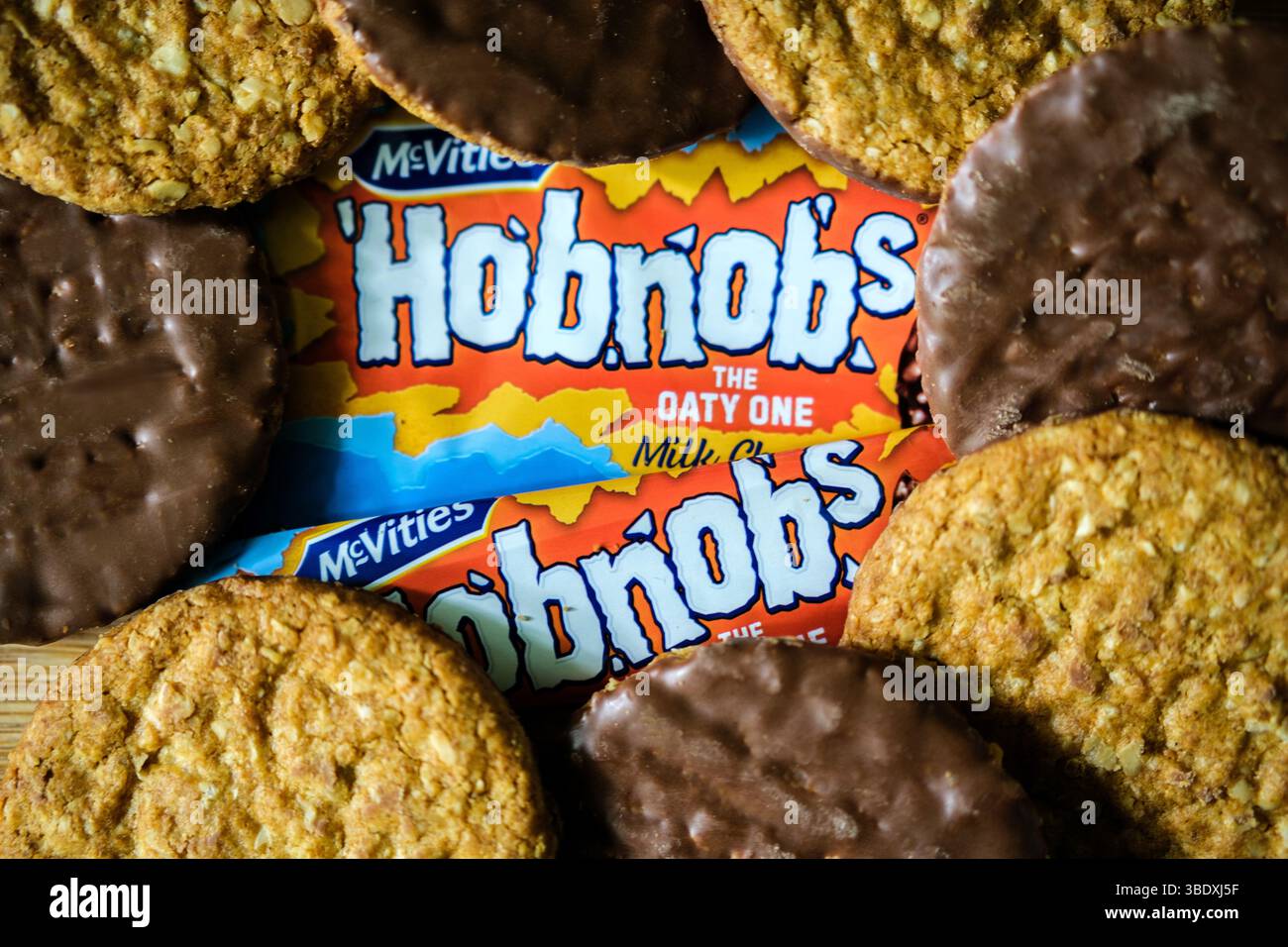 London UK, 26. Mai 2025, Milk Chocolate Covered Oaty Baked McVities Hobnob Biscuits Stockfoto