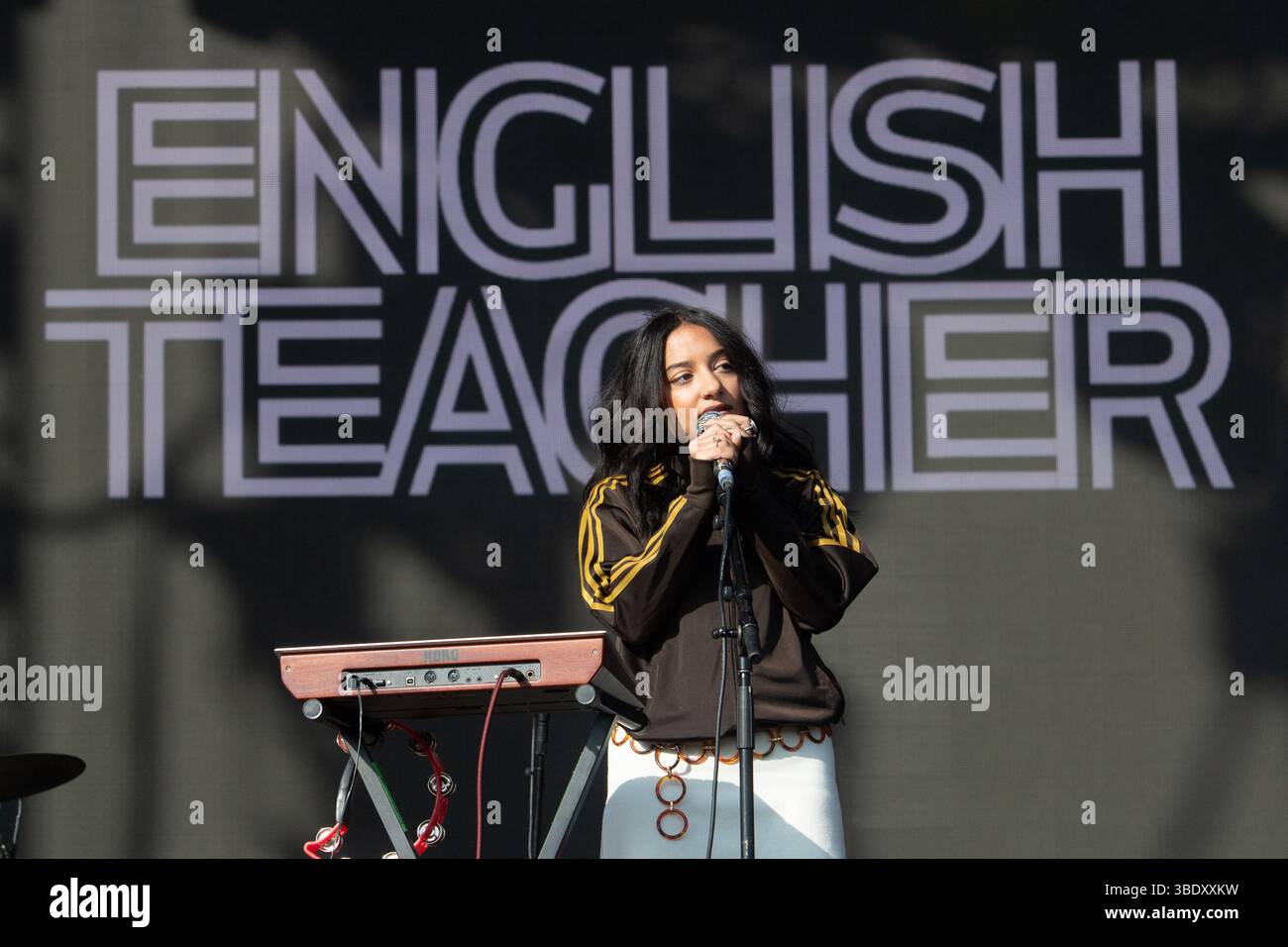 London, Großbritannien. 23. Mai 2025. Die Leadsängerin Lily Fontaine vom Englischlehrer tritt beim Wide Awake Festival im Brockwell Park auf. Quelle: Justin Ng/Alamy Stockfoto