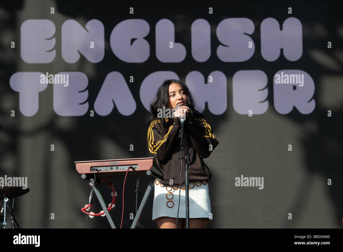 London, Großbritannien. 23. Mai 2025. Die Leadsängerin Lily Fontaine vom Englischlehrer tritt beim Wide Awake Festival im Brockwell Park auf. Quelle: Justin Ng/Alamy Stockfoto
