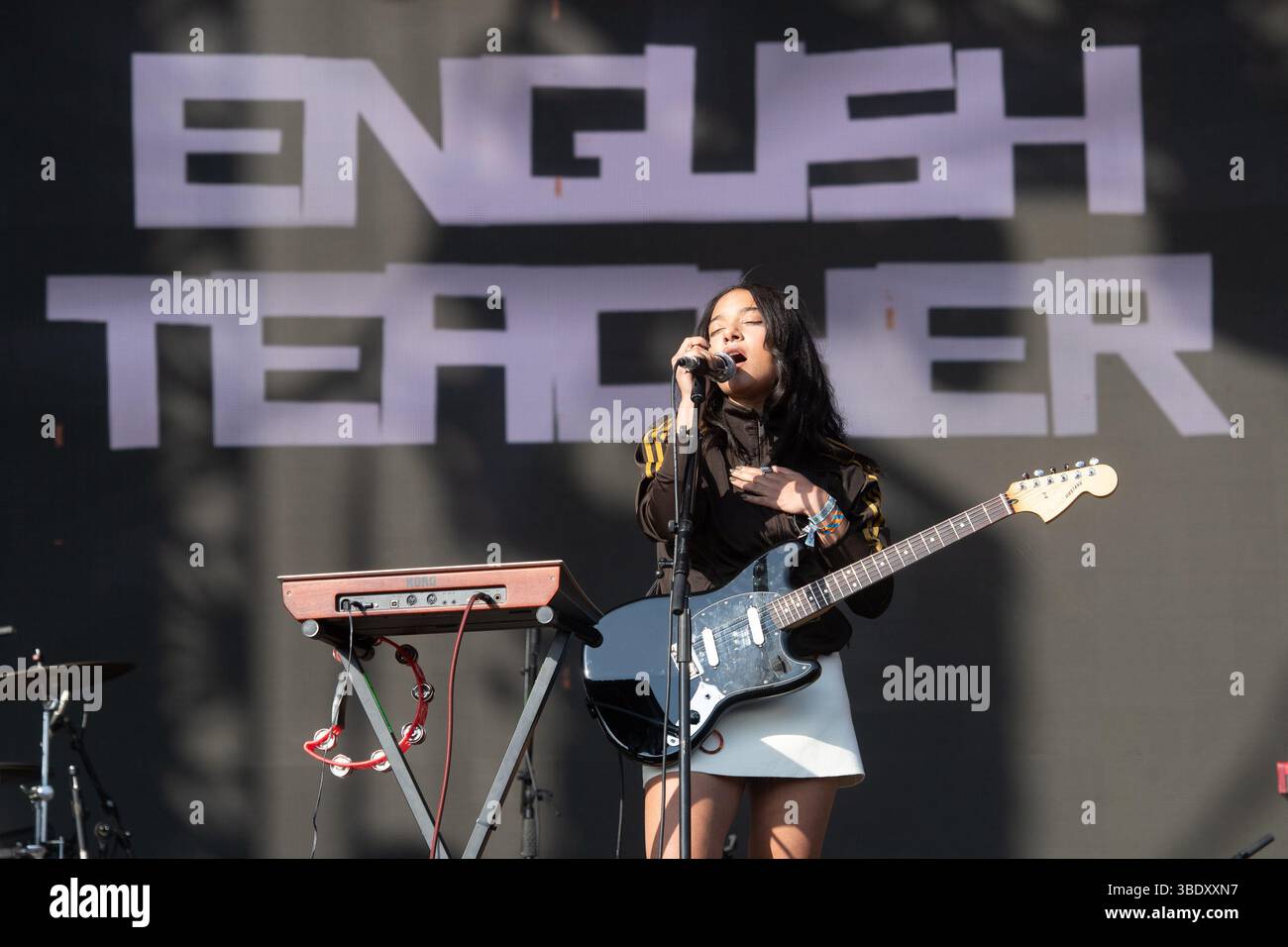 London, Großbritannien. 23. Mai 2025. Die Leadsängerin Lily Fontaine vom Englischlehrer tritt beim Wide Awake Festival im Brockwell Park auf. Quelle: Justin Ng/Alamy Stockfoto