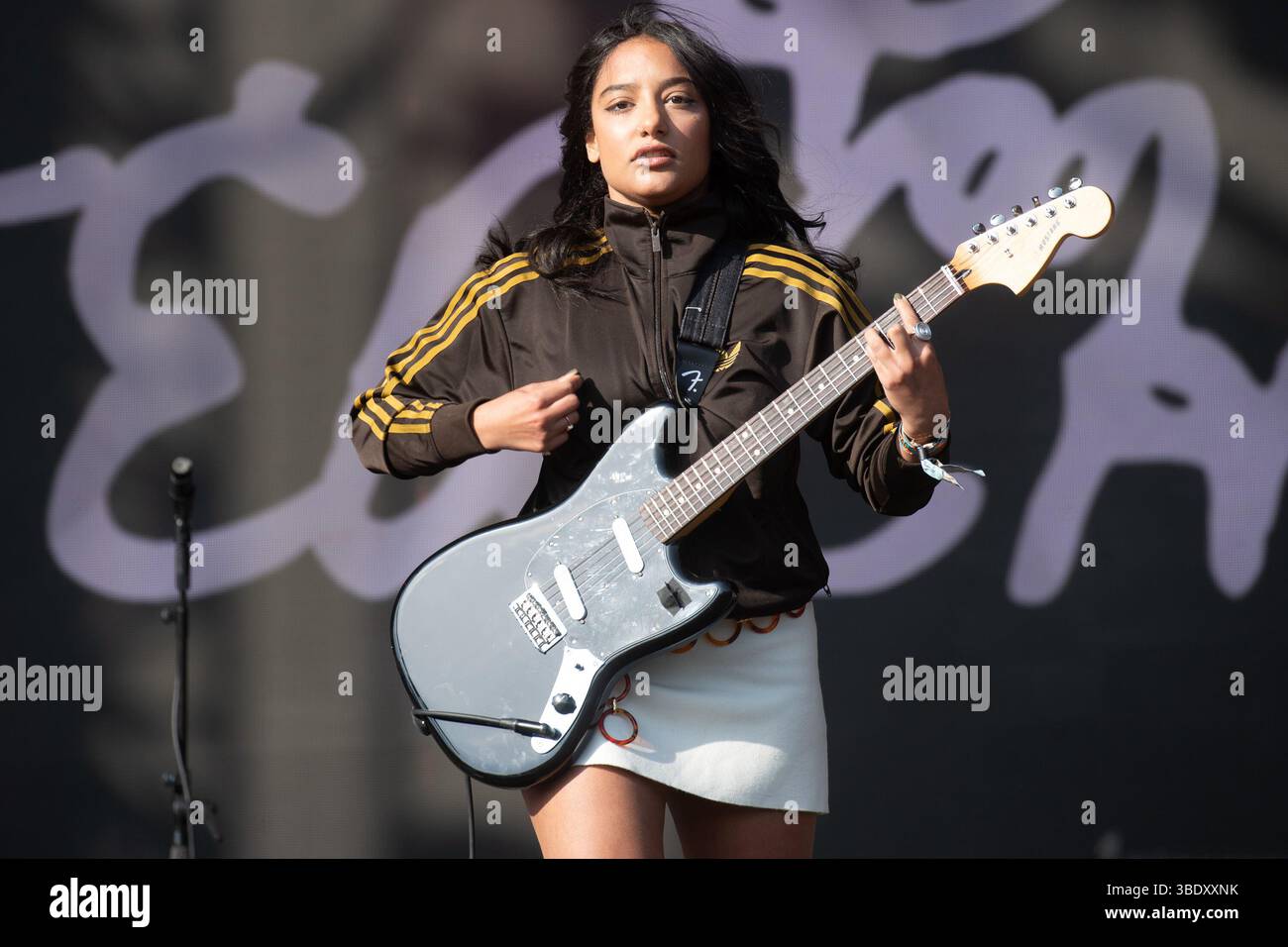 London, Großbritannien. 23. Mai 2025. Die Leadsängerin Lily Fontaine vom Englischlehrer tritt beim Wide Awake Festival im Brockwell Park auf. Quelle: Justin Ng/Alamy Stockfoto
