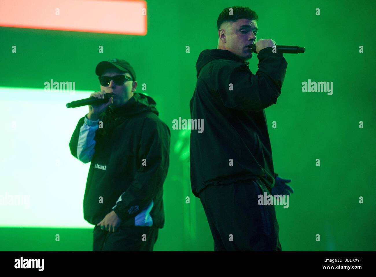 London, Großbritannien. 23. Mai 2025. (L-R) - Mo Chara (Liam Óg Ó hAnnaidh) und Móglaí BaP (Naoise Ó Caireallain) von Kniescheibe treten beim Wide Awake Festival A auf Stockfoto