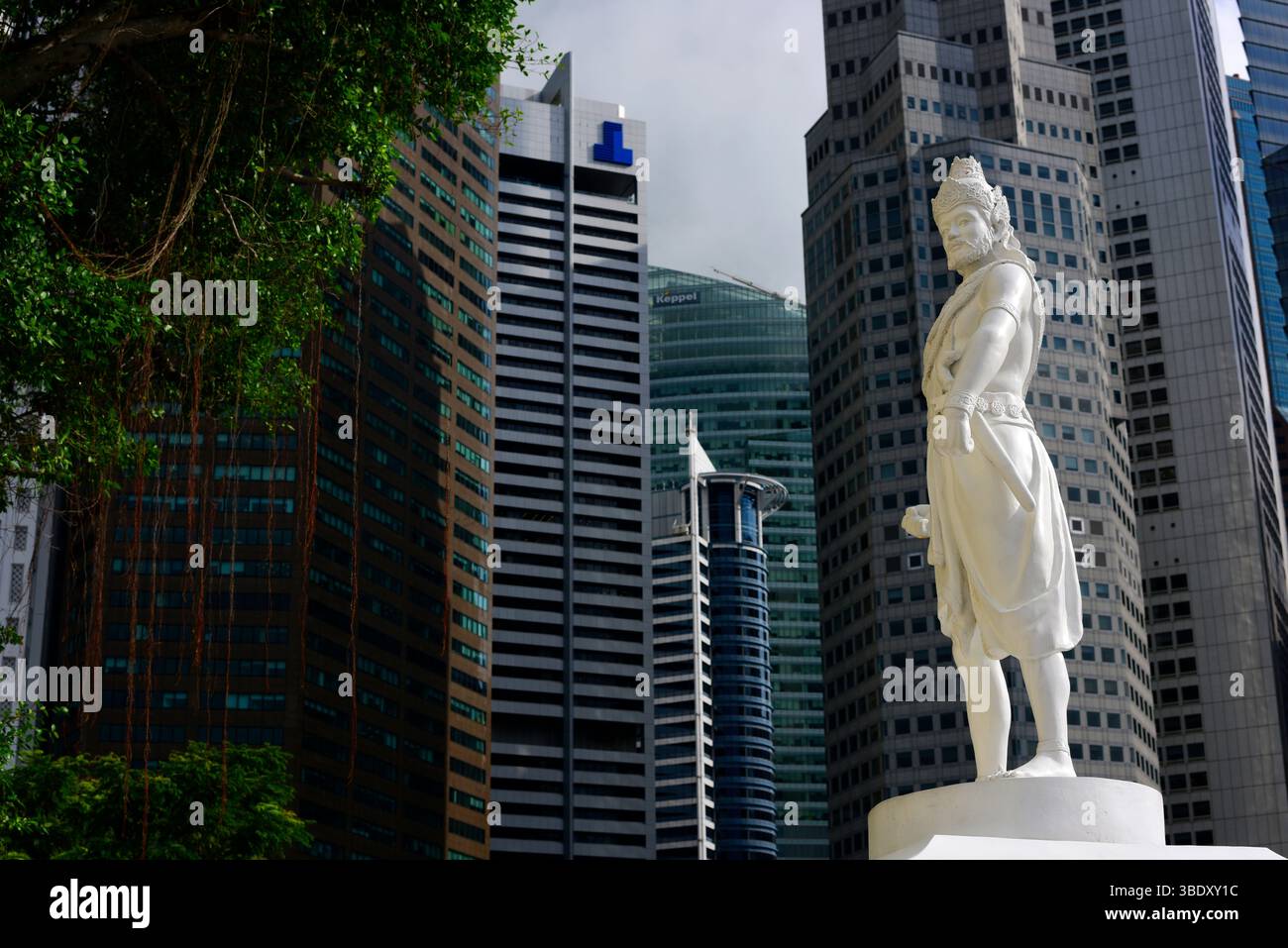 Statue von Sir Stamford Raffles am Boat Quay in Singapur, Asien. Stockfoto