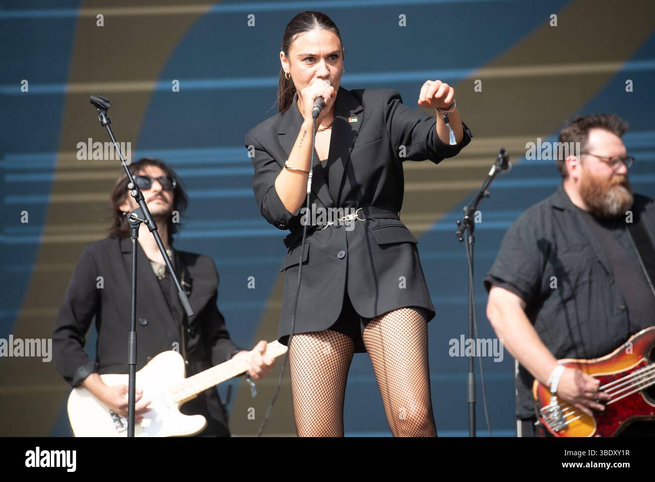 London, Großbritannien. 23. Mai 2025. Nadine Shah tritt beim Wide Awake Festival im Brockwell Park auf. Quelle: Justin Ng/Alamy Live News Stockfoto