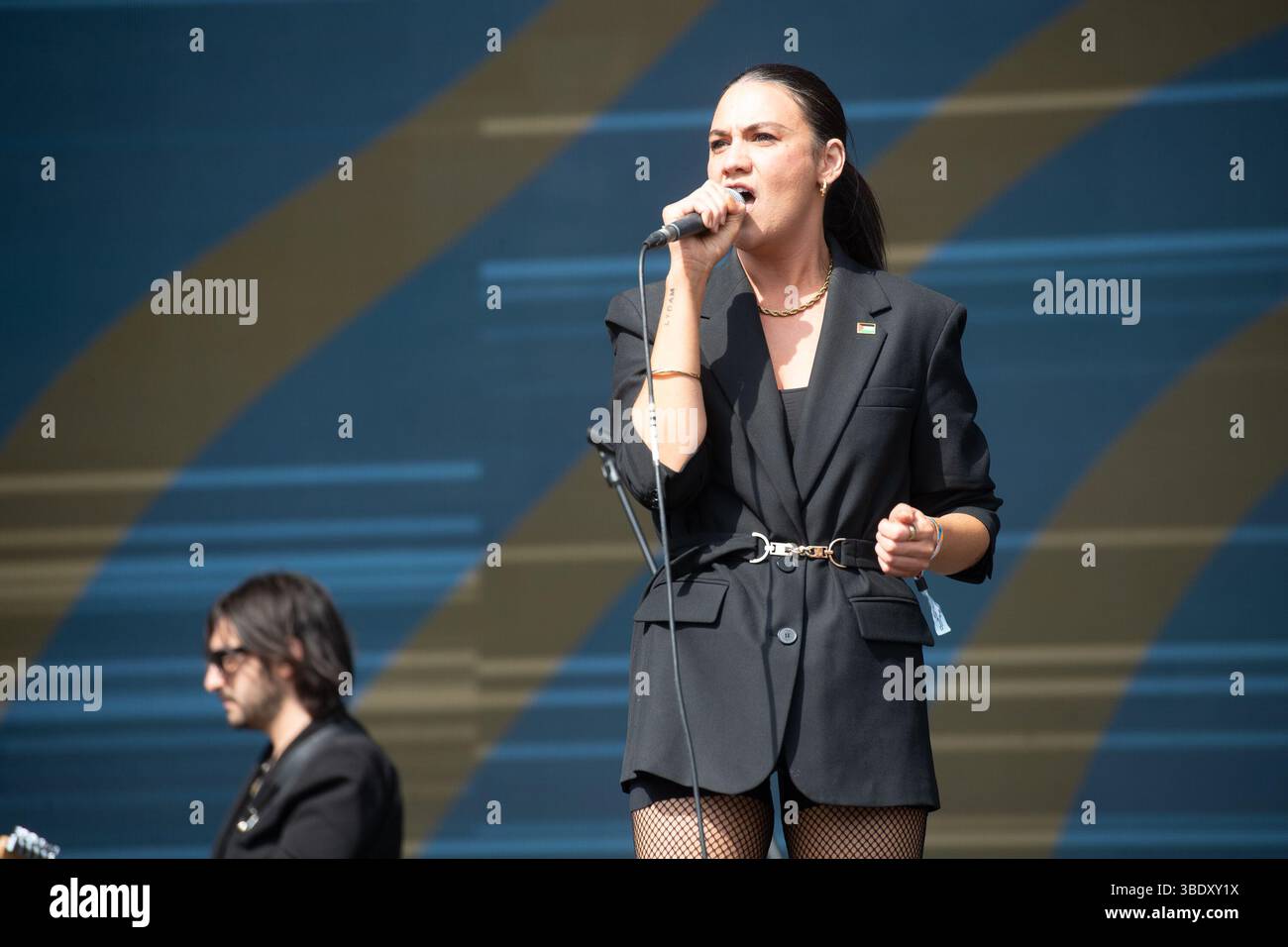 London, Großbritannien. 23. Mai 2025. Nadine Shah tritt beim Wide Awake Festival im Brockwell Park auf. Quelle: Justin Ng/Alamy Live News Stockfoto
