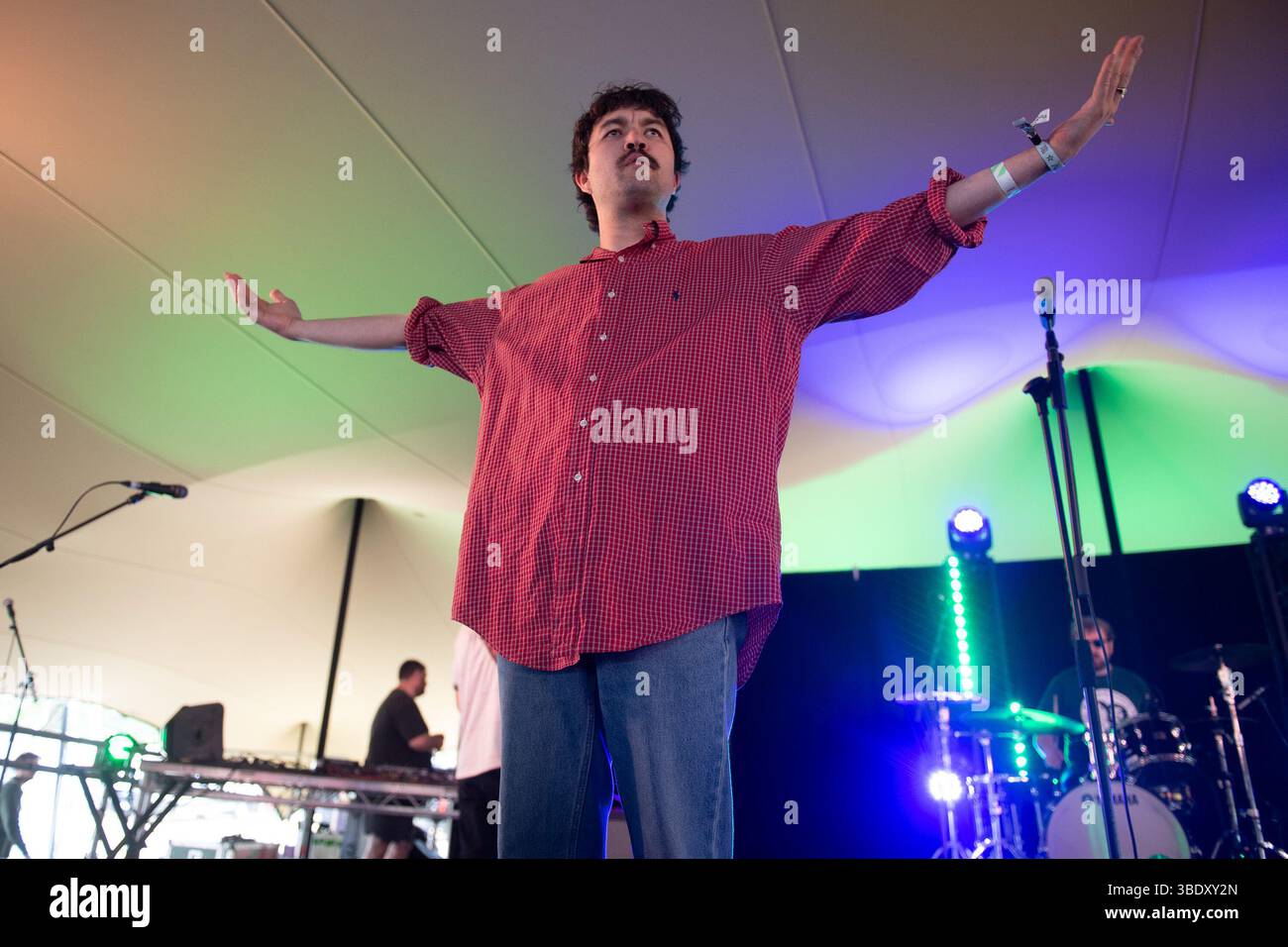 London, Großbritannien. 23. Mai 2025. Sänger Dan Hoff von Gurriers tritt beim Wide Awake Festival im Brockwell Park auf. Quelle: Justin Ng/Alamy Live News Stockfoto