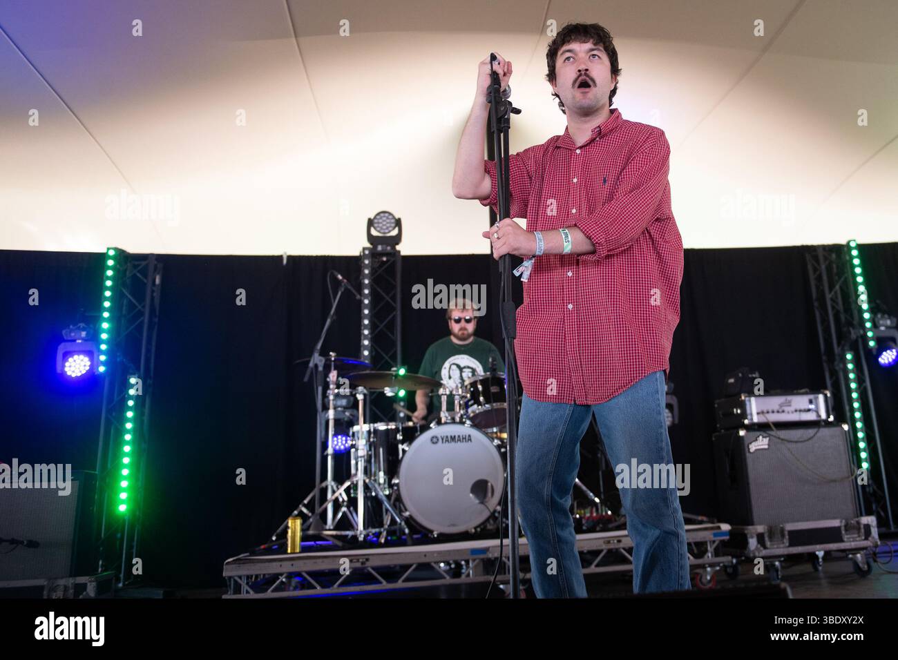 London, Großbritannien. 23. Mai 2025. Sänger Dan Hoff von Gurriers tritt beim Wide Awake Festival im Brockwell Park auf. Quelle: Justin Ng/Alamy Live News Stockfoto