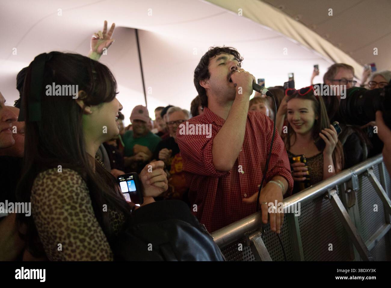London, Großbritannien. 23. Mai 2025. Sänger Dan Hoff von Gurriers tritt beim Wide Awake Festival im Brockwell Park auf. Quelle: Justin Ng/Alamy Live News Stockfoto