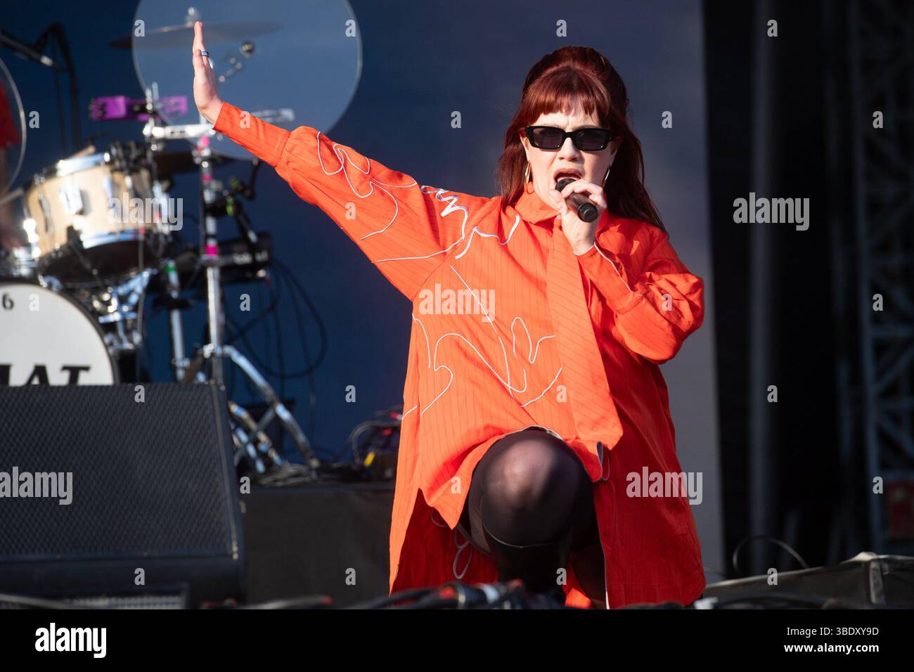 London, Großbritannien. 23. Mai 2025. CMAT (* Ciara Mary-Alice Thompson) tritt beim Wide Awake Festival im Brockwell Park auf. Quelle: Justin Ng/Alamy Live Ne Stockfoto