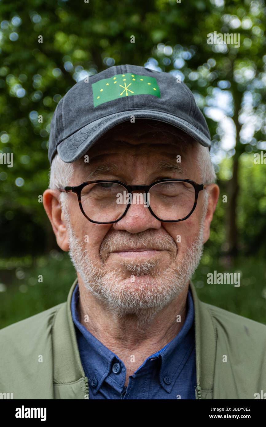 Mitglieder der Tscherkessischen Gemeinschaft versammelten sich an der Krim-Gedenkstätte, um den Opfern des Tscherkessischen Völkermords Respekt zu zeigen. Stockfoto