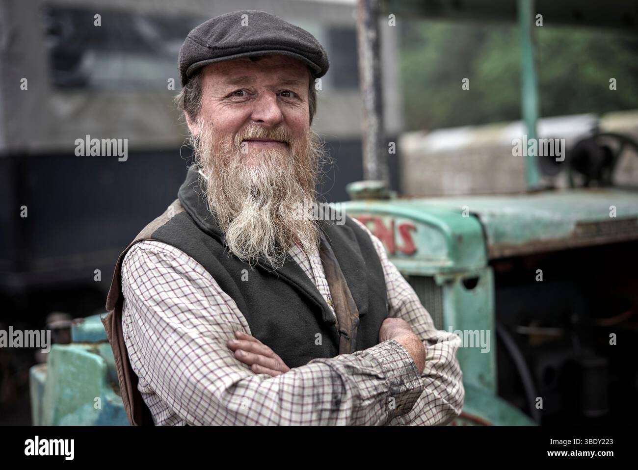 Porträt eines englischen Arbeiters. Besitzer der Dampftraktion. Eastnor Castle, England, Großbritannien Stockfoto