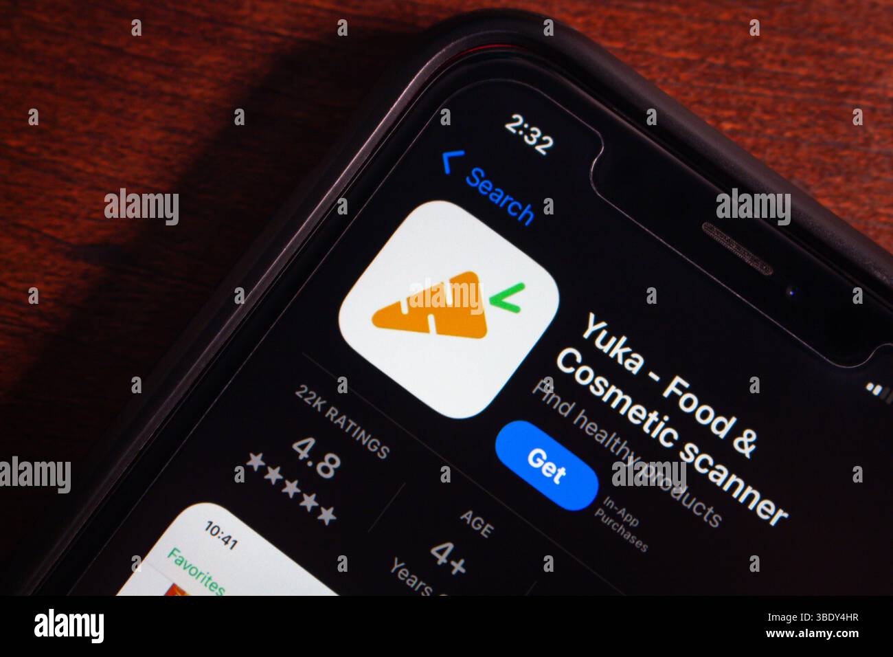 Mexiko-Stadt, MEXIKO - 25. April 2025 : Smartphone-Bildschirm mit der Yuka-App im App Store. Stockfoto
