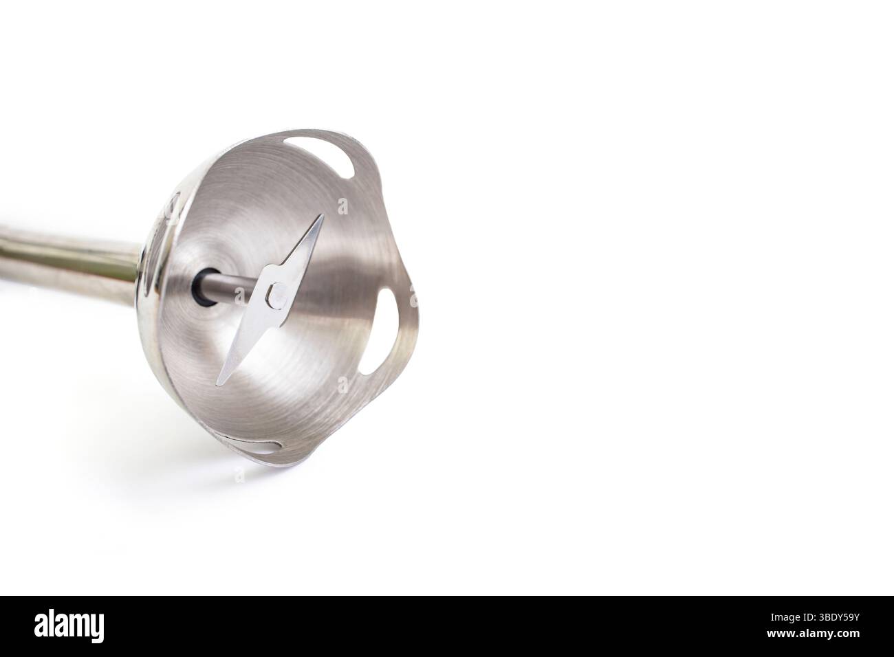 Vertikaler Stabmixer gelegt, Nahaufnahme auf weißem Hintergrund mit Kopierraum Stockfoto