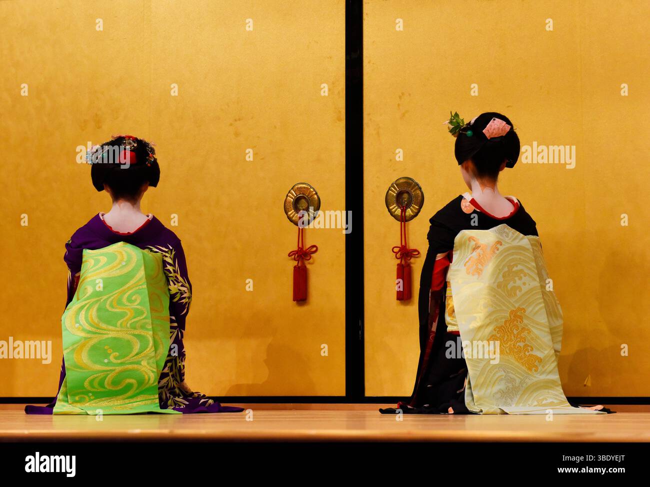 Geisha-Tanz in Kyoto's Gion Corner, Japan, Asien. Stockfoto