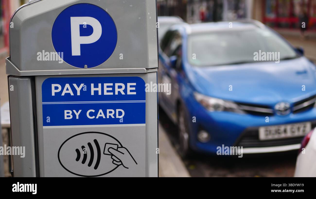 Eine Parkuhr auf einer Straße in Eastleigh, Hampshire. Stockfoto