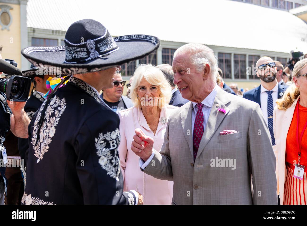 König Karl III. Und Königin Camilla bei einem Besuch einer Gemeindeveranstaltung im Lansdowne Park in Ottawa, bei der das kulturelle Erbe und die Vielfalt Kanadas im Rahmen ihres zweitägigen Besuchs in Kanada vorgestellt werden. Bilddatum: Montag, 26. Mai 2025. Stockfoto