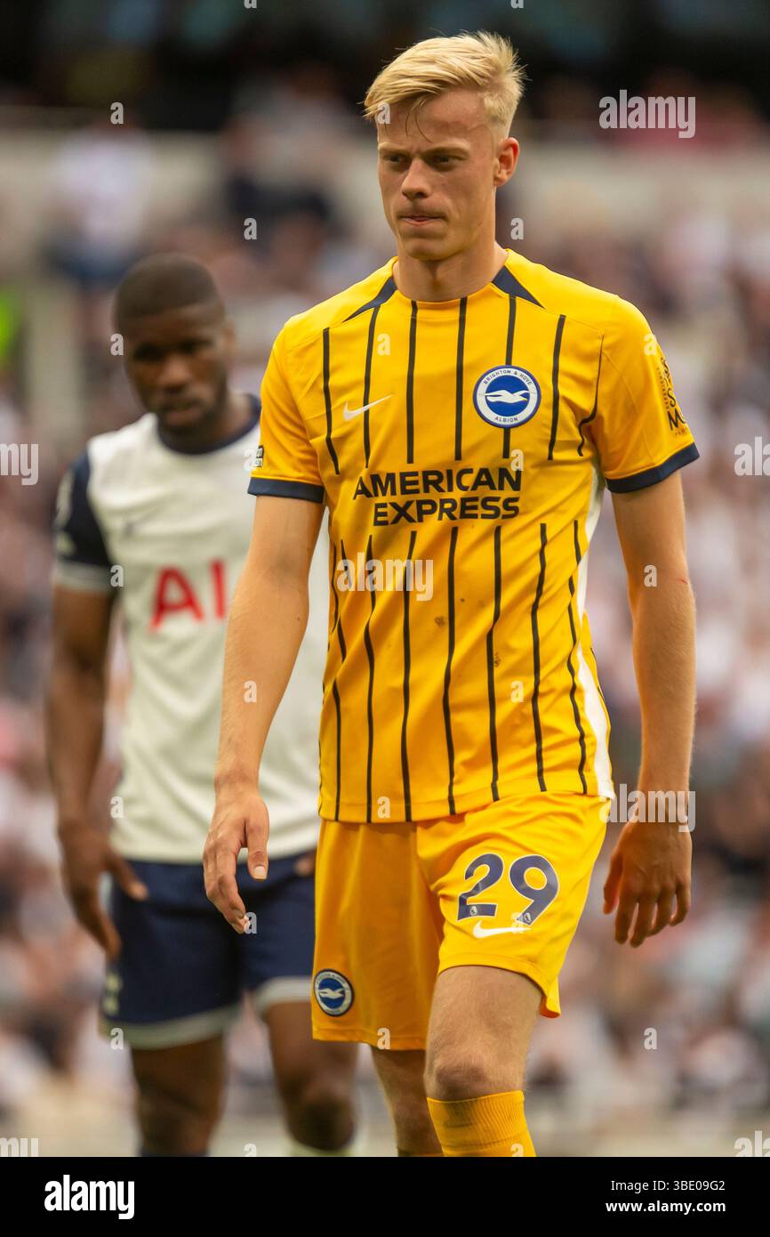 Jan Paul van Hecke von Brighton & Hove Albion während des Premier League-Spiels zwischen Tottenham Hotspur und Brighton und Hove Albion im Tottenham Hotspur Stadium, London am Sonntag, den 25. Mai 2025. (Foto: David Watts | MI News) Credit: MI News & Sport /Alamy Live News Stockfoto