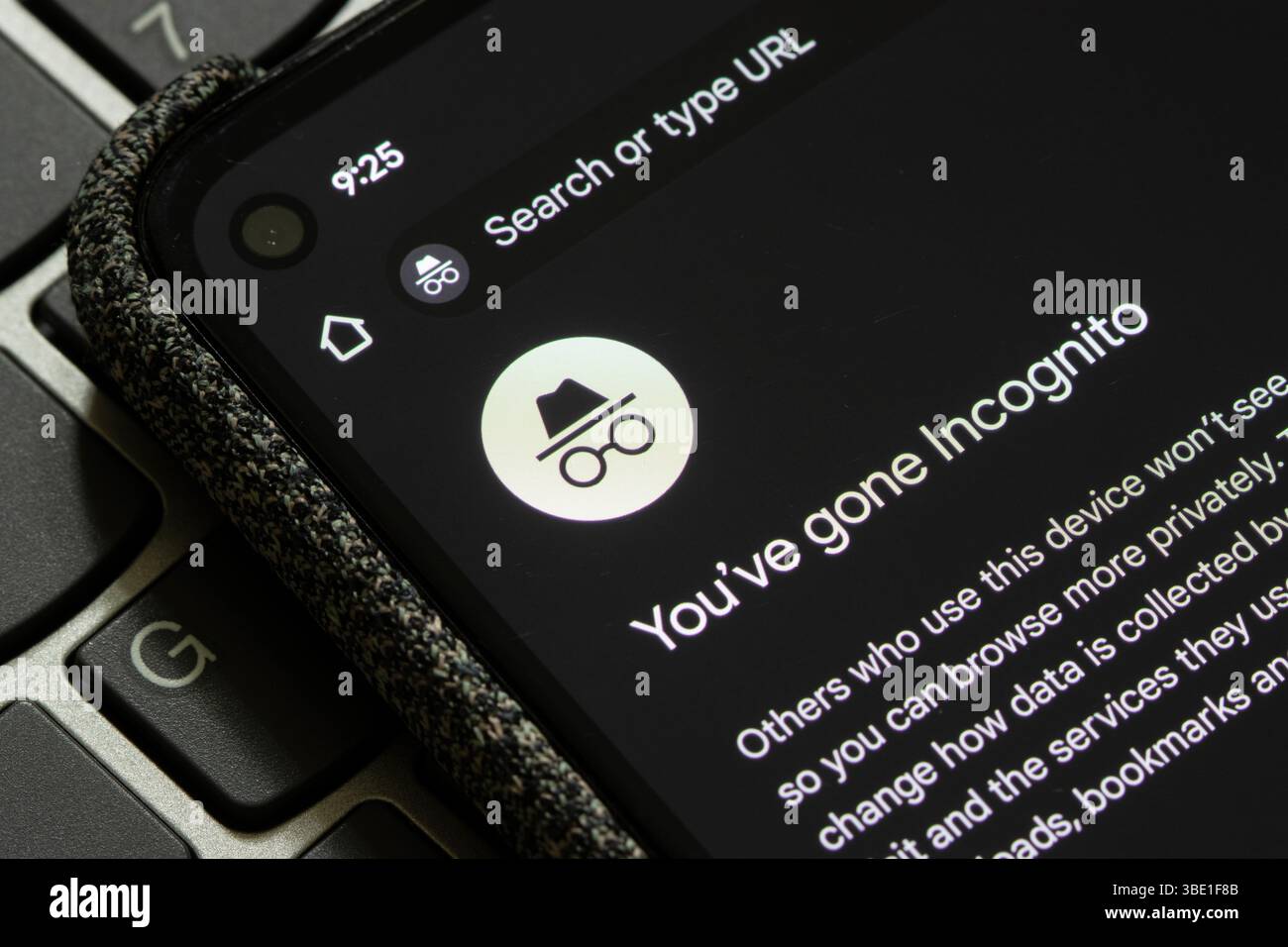 Der Incognito-Modus der Google Chrome App wird auf dem Bildschirm eines Google Pixel Smartphones angezeigt. Stockfoto